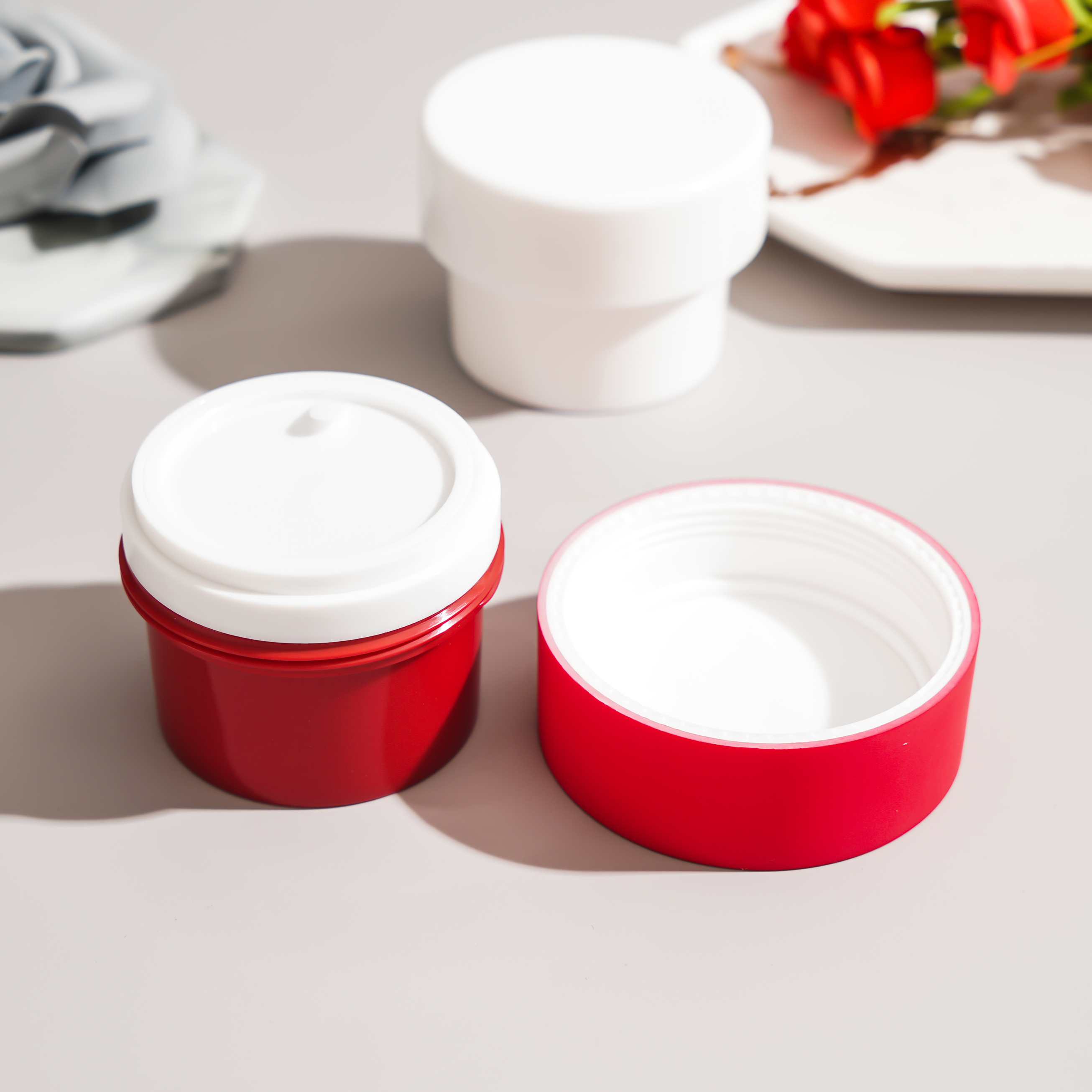 Custom Red/White Double Replaceable Plastic Cream Jar with Lid