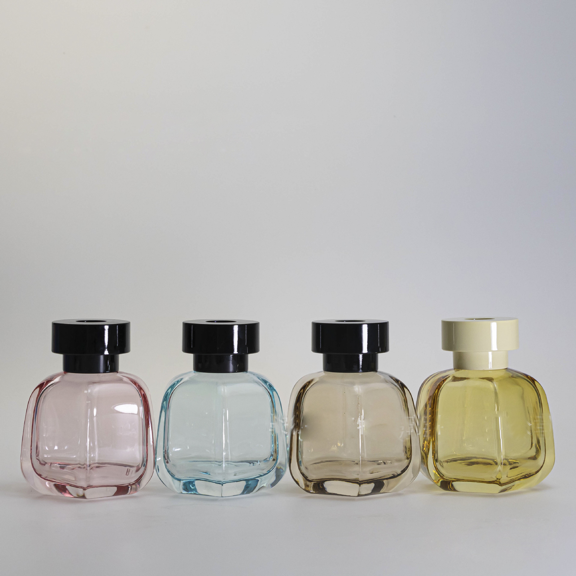 Wholesale 120/150ml empty glass home room aroma perfume bottle supplier